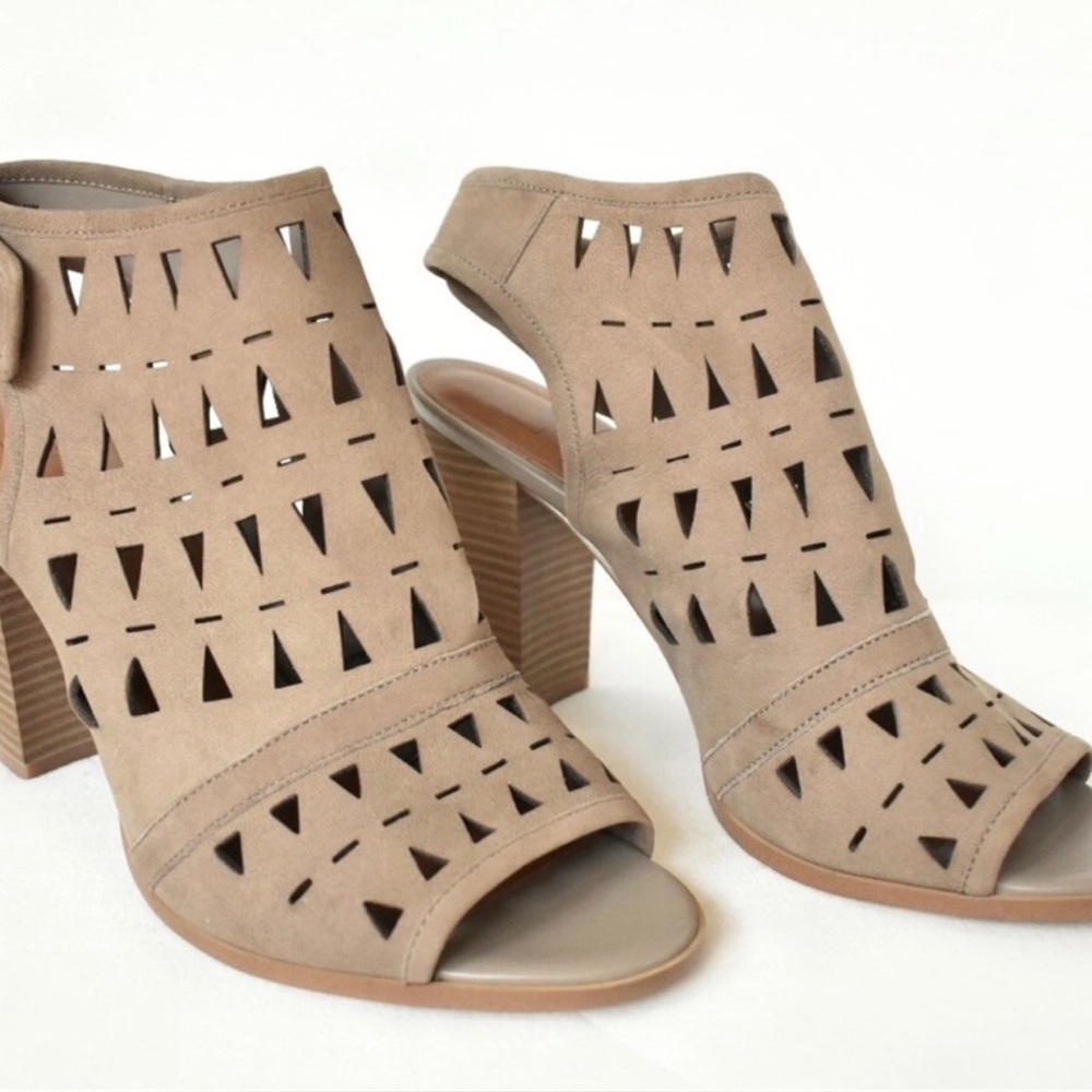 14th & Union Tan Heeled Boots with Chunky Heel